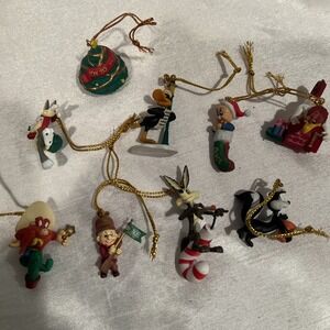 Vtg- 9 Mini Looney Tunes Warner bros Ornaments Tweety, Tas, Fudd, Pepe,Yosemite
